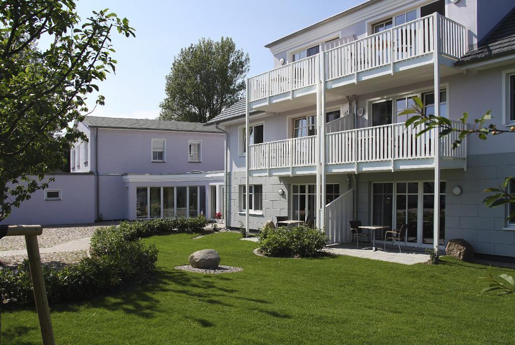 Aparthotel Saatmann Garni Ahrenshoop Buitenkant foto